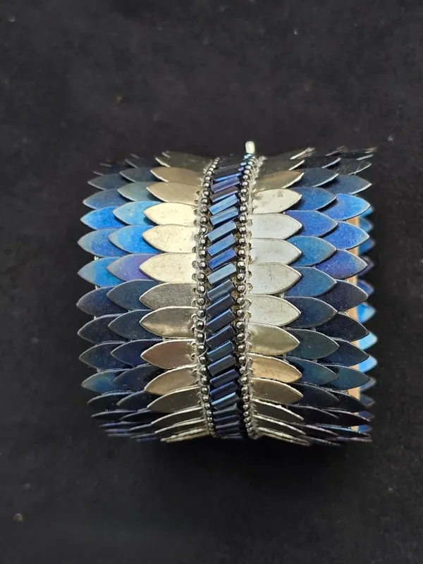 Metallic_Scale_Feather_Design_Bracelet_-_Blue_&_Silver