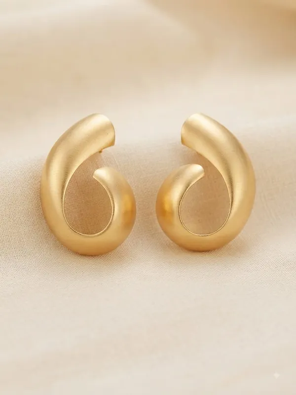 Gold-Toned_Matt_Finish_Curved_Stud_Earrings