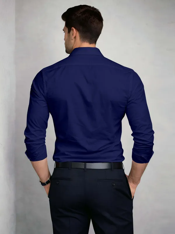 Navy_Blue_Cotton_Blend_Slim_Fit_Shirt_Men