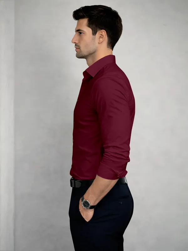Maroon_Cotton_Blend_Slim_Fit_Shirt_Men