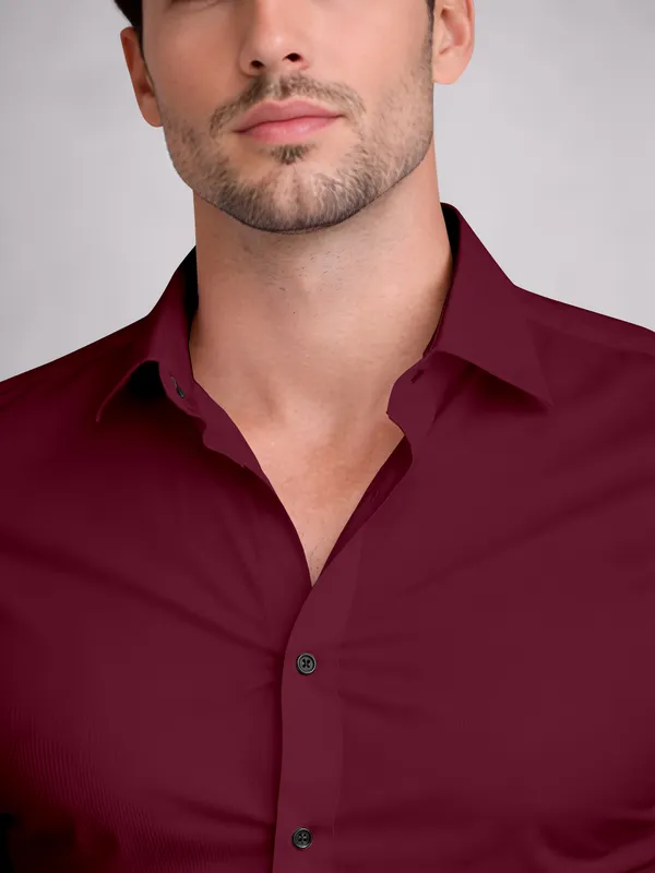 Maroon_Cotton_Blend_Slim_Fit_Shirt_Men