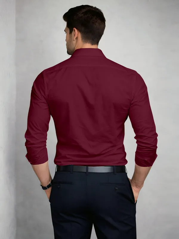 Maroon_Cotton_Blend_Slim_Fit_Shirt_Men