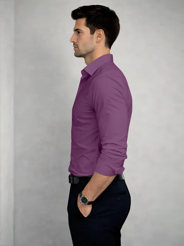 Wine_Cotton_Blend_Slim_Fit_Shirt_Men