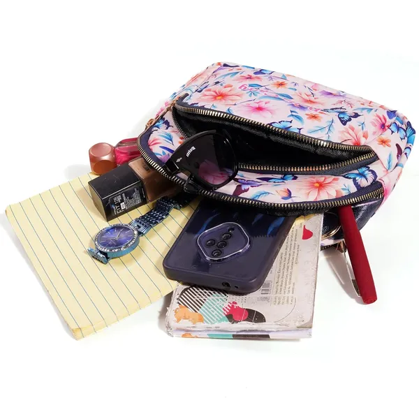 Pink_Polyurethane_Zipper_Hand-Carry_Bag_For_Girls