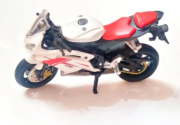 Diecast_Motorcycle_Toy_Bike_Scale_Model_Vehicles_Alloy_Simulation_Superbike