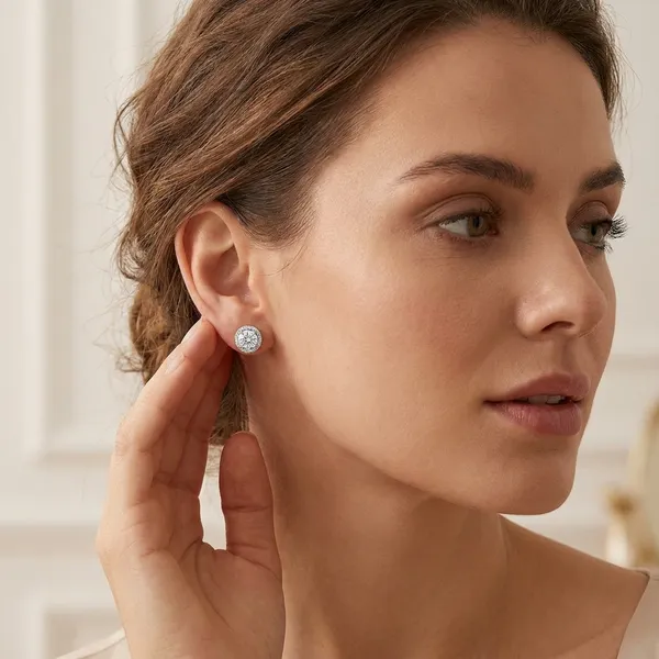 Elegant_Cubic_Zirconia_Halo_Stud_Earrings_In_Sterling_Silver