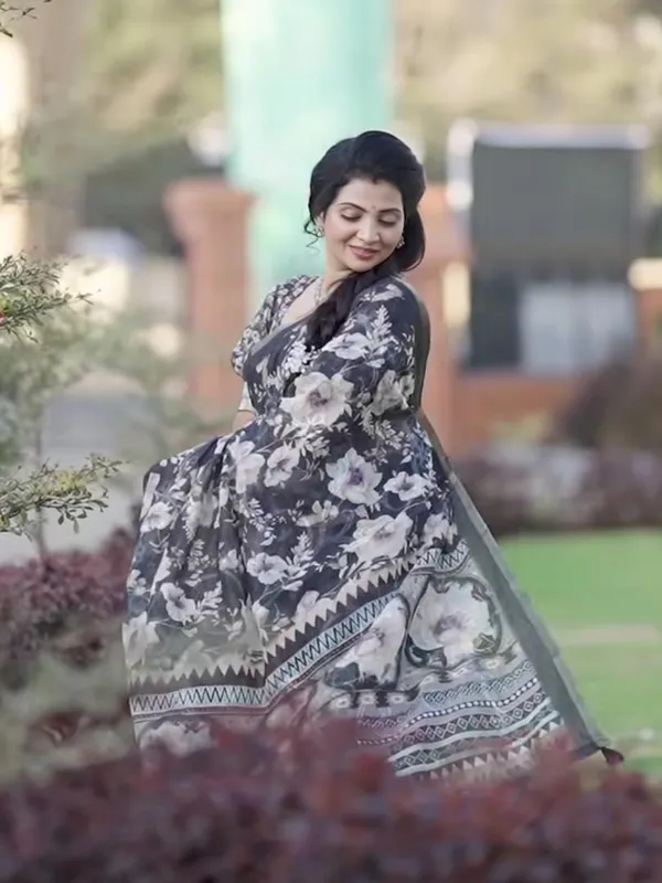 Black_And_White_Cotton_Floral_Print_Saree_For_Women