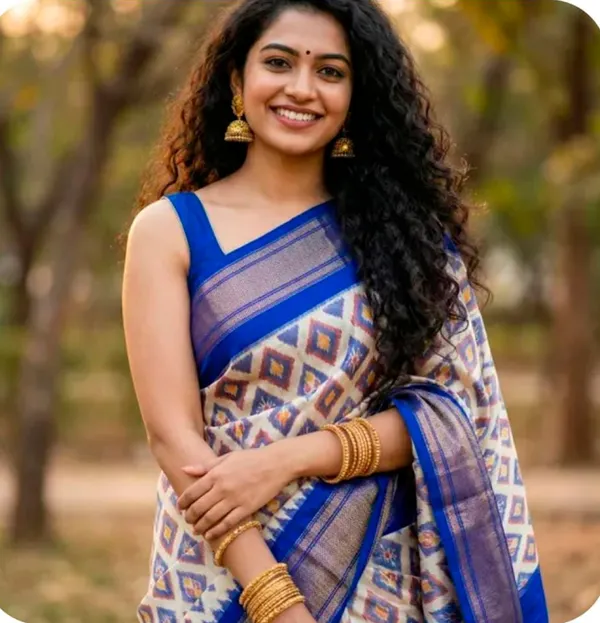 Blue_And_White_Traditional_Geometric_Silk_Saree_For_Women