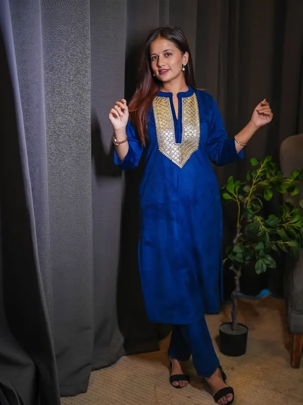 Women's_Ethnic_Kurti_With_Golden_Embroidery_-_Blue