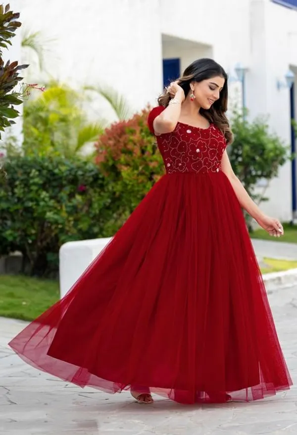 Red_Off-Shoulder_Embellished_Evening_Gown_With_Tulle_Skirt