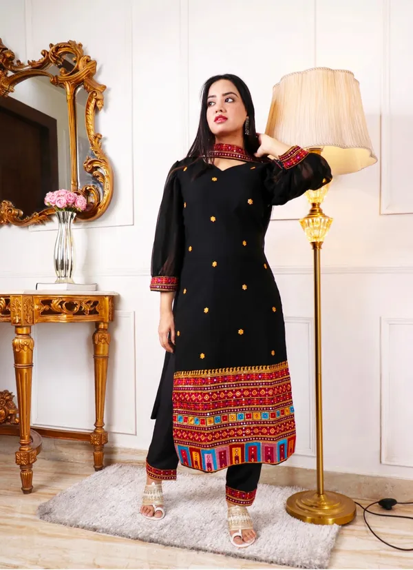 Elegant_Black_Ethnic_Suit_Set_With_Colorful_Embroidered_Border_And_Sheer_Dupatta