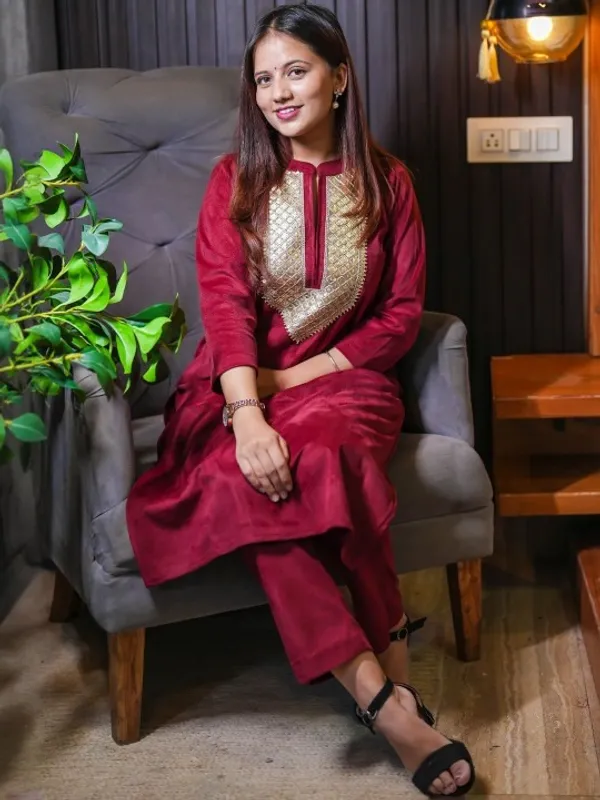 Women's_Ethnic_Kurti_With_Golden_Embroidery_-_Maroon