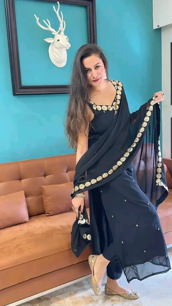 Women's_Black_Embellished_Ethnic_Anarkali_Kurta_Set_With_Dupatta