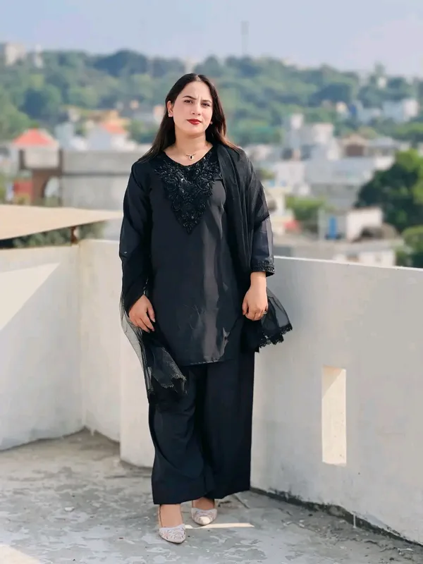 Women's_Black_Embellished_Kurta_Set_With_Dupatta