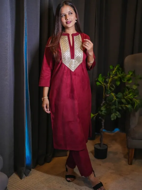 Women's_Ethnic_Kurti_With_Golden_Embroidery_-_Maroon