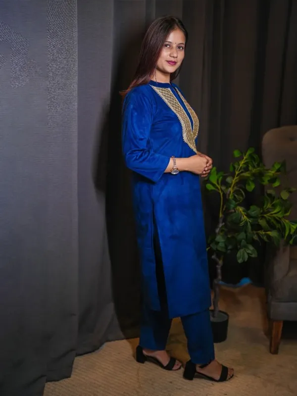 Women's_Ethnic_Kurti_With_Golden_Embroidery_-_Blue