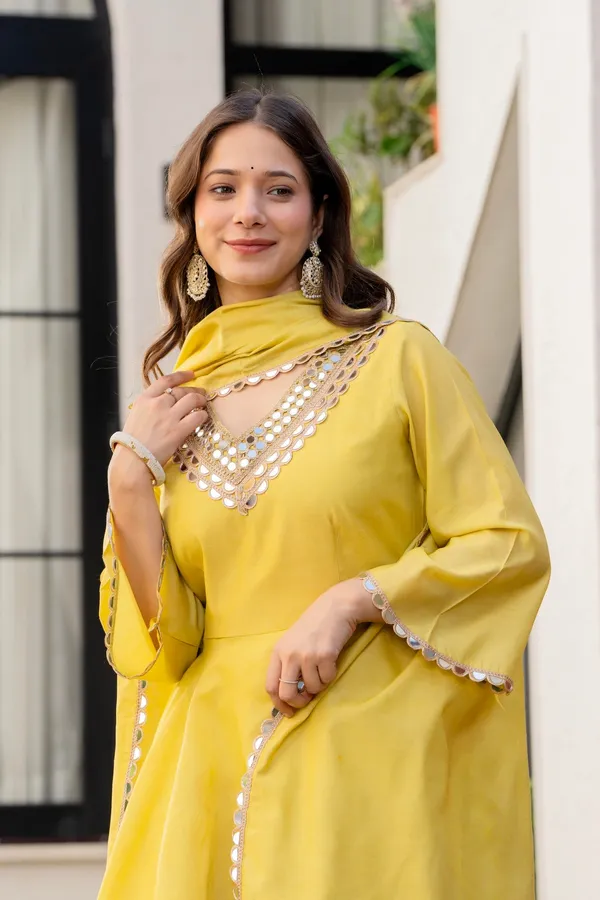 Yellow_Star_Georgette_/_Cotton_Premium_Kurta_Set_For_Women