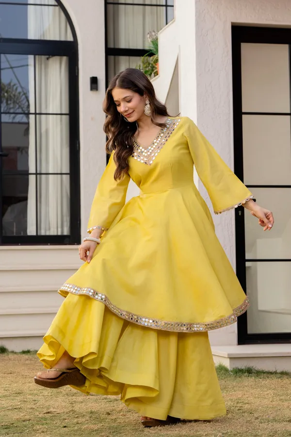 Yellow_Star_Georgette_/_Cotton_Premium_Kurta_Set_For_Women