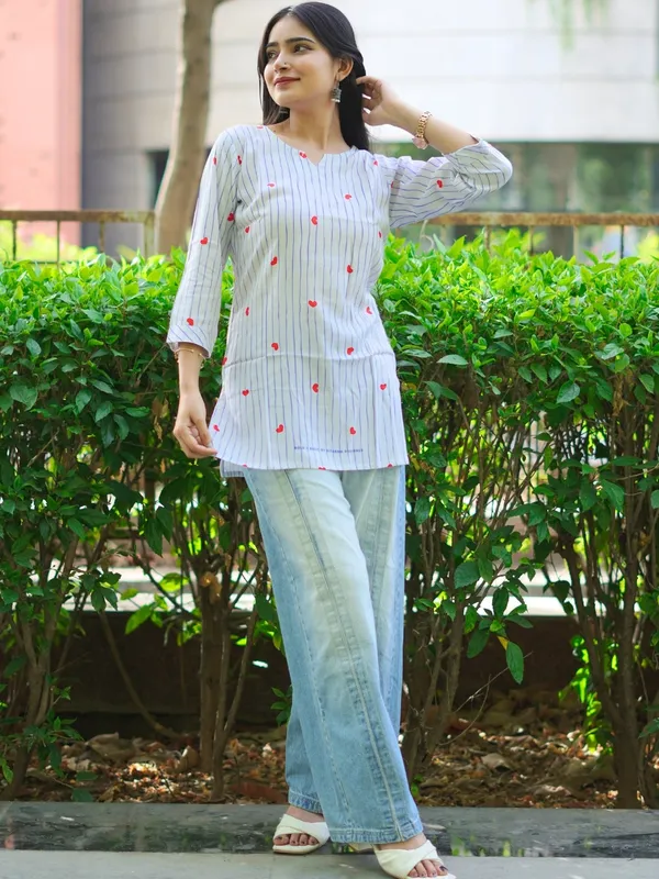 Off_White_100%_Cotton_Premium_Kurti_For_Women