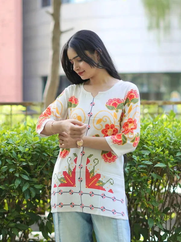 White_100%_Cotton_Premium_Kurti_For_Women