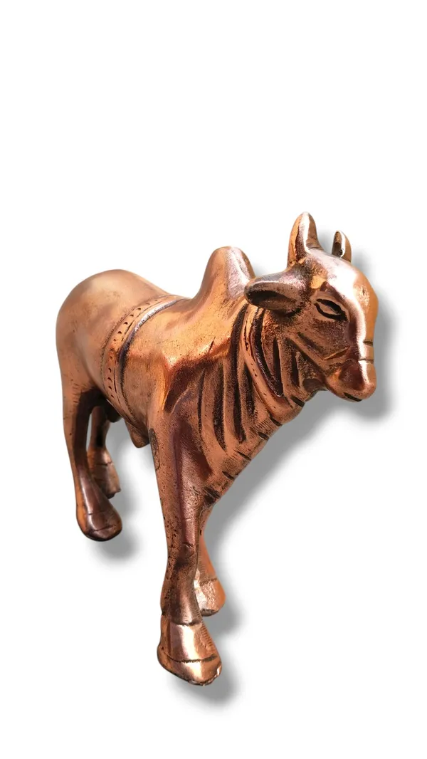 Grab_this_stunning_bronze_cow_sculpture,_a_masterpiece_of_craftsmanship_-_9_inch