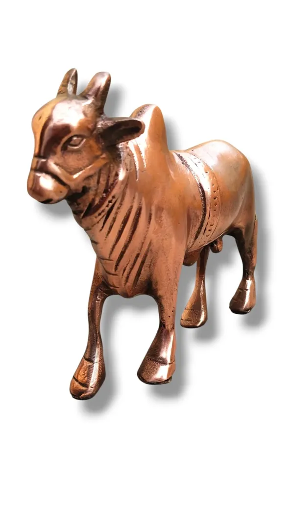 Grab_this_stunning_bronze_cow_sculpture,_a_masterpiece_of_craftsmanship_-_9_inch