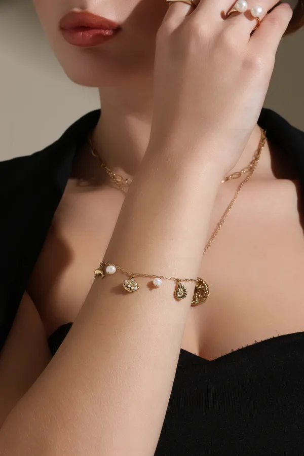 Pearl_Beach_Charm_Golden