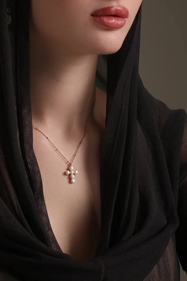 Cross_Grace_Pendant_Golden
