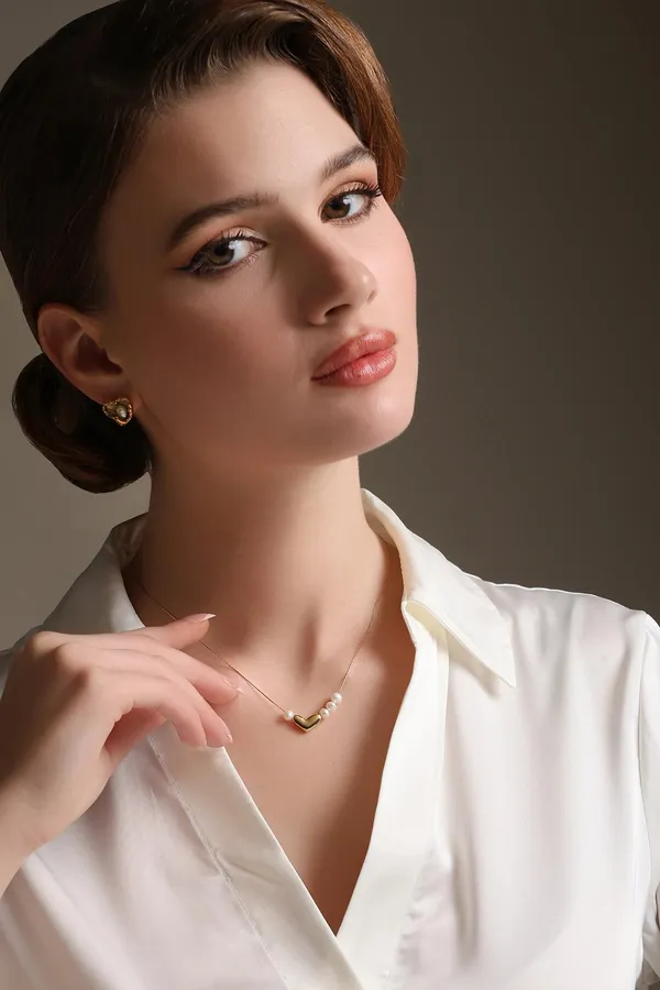 Heartfelt_Pearls_Earrings_Golden