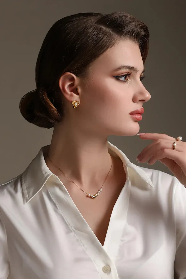 Heartfelt_Pearls_Earrings_Golden
