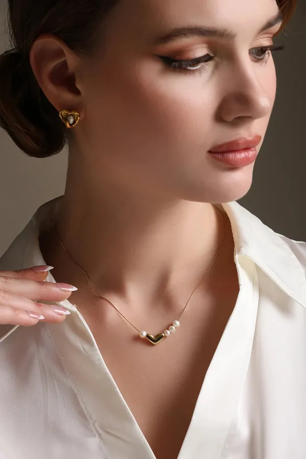 Heartfelt_Pearls_Earrings_Golden