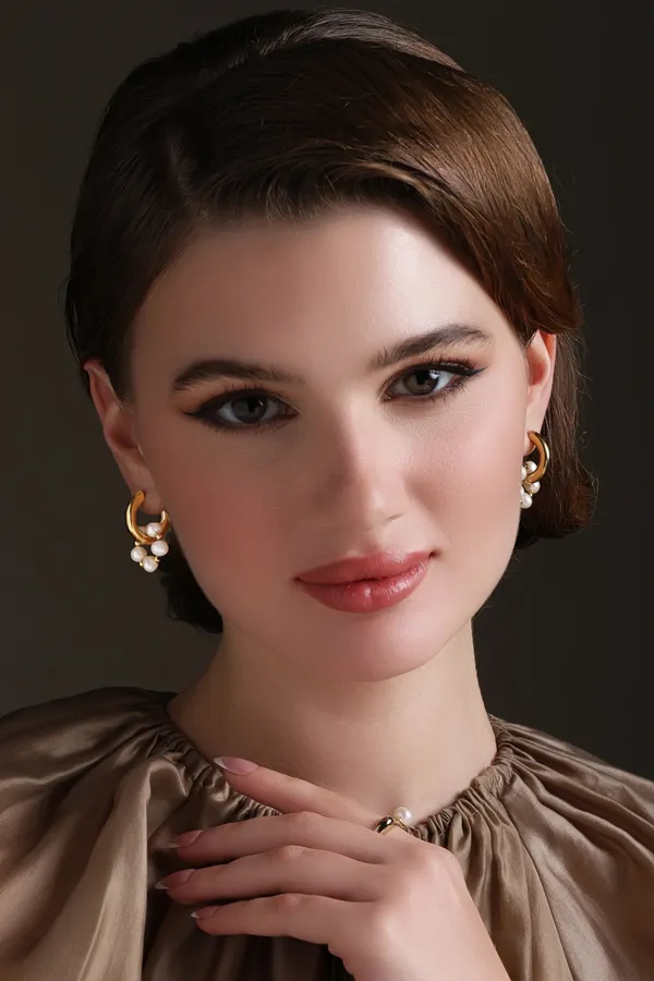 Huggie_Trend_Earrings_Golden