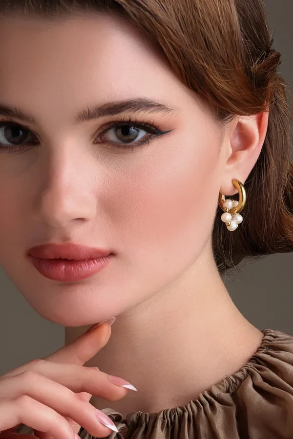 Huggie_Trend_Earrings_Golden