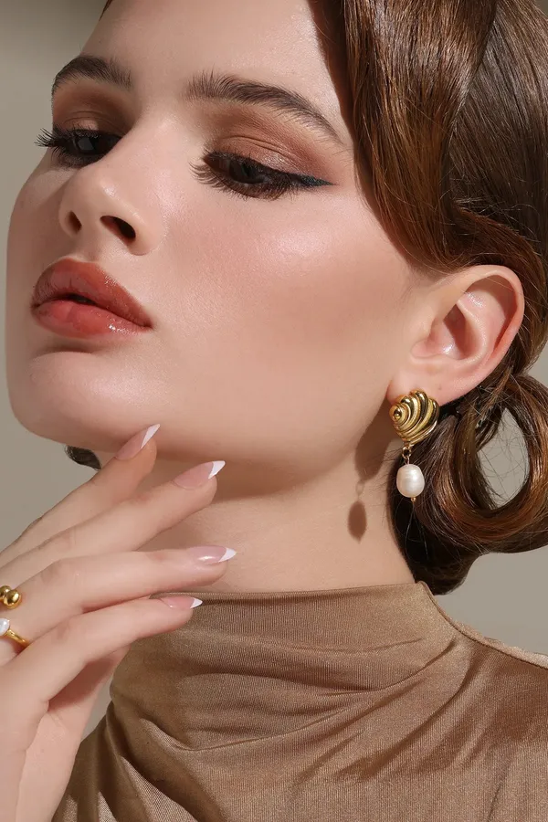Geometric_Flair_Earrings_Golden