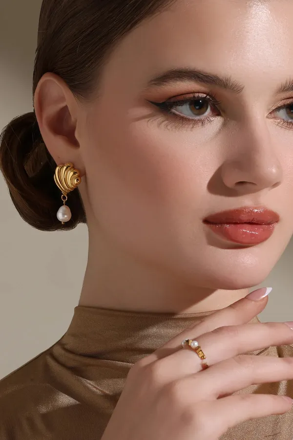 Geometric_Flair_Earrings_Golden