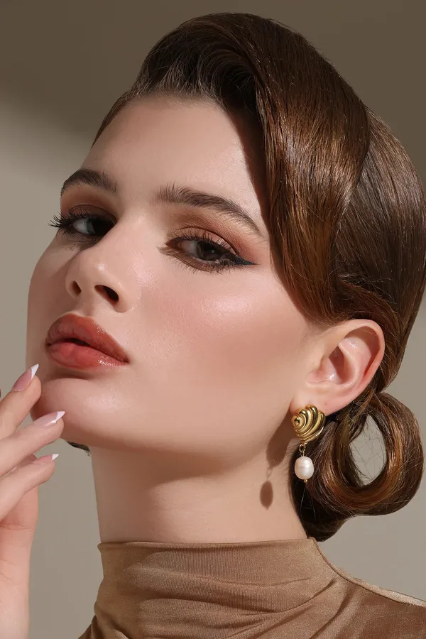 Geometric_Flair_Earrings_Golden