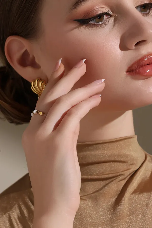 Geometric_Flair_Earrings_Golden
