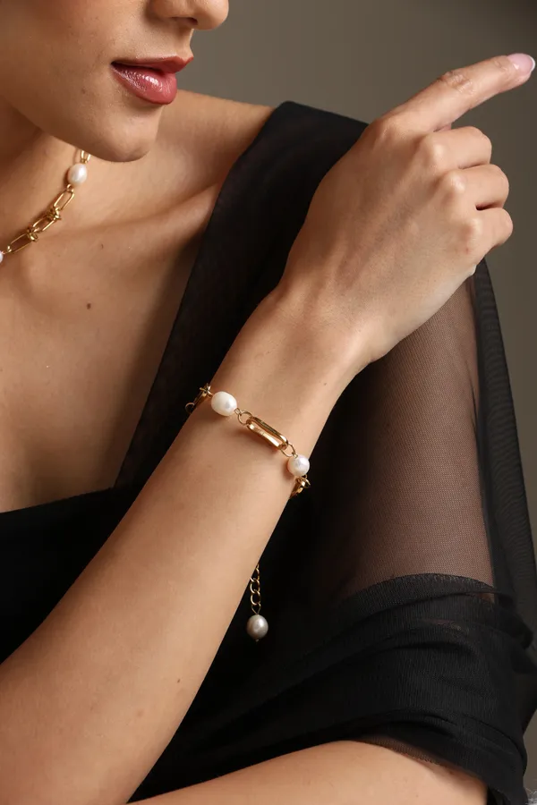 Everyday_Elegance_Bracelet_Golden