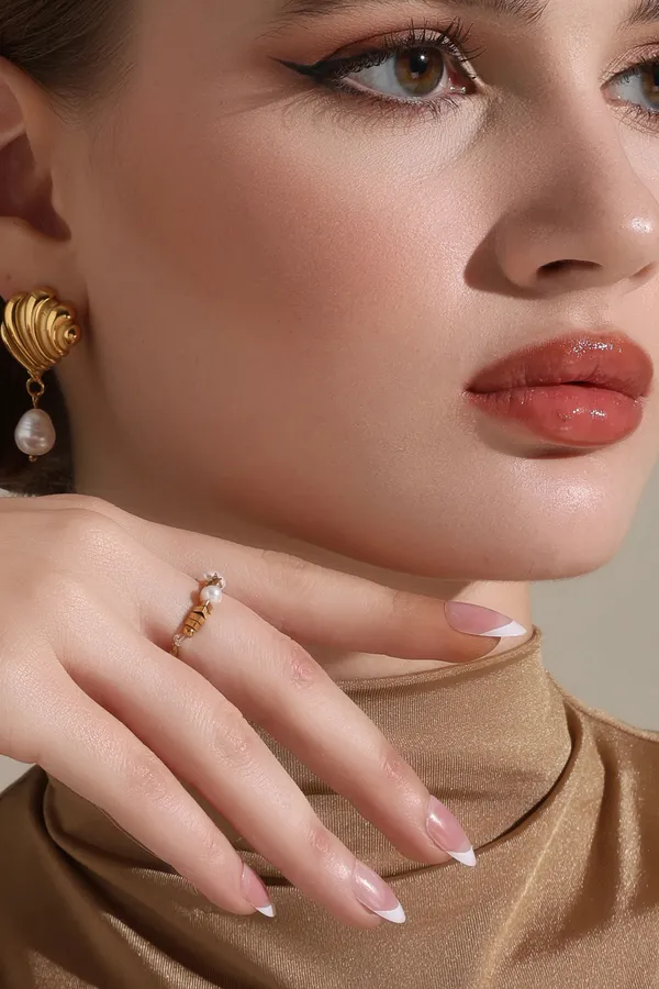 Elastic_Elegance_Ring_Golden