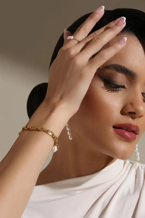 Minimalist_Radiance_Bracelet_Golden