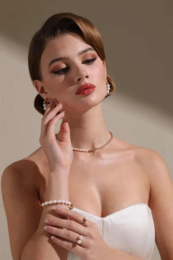Collar_Statement_Pendant_Golden
