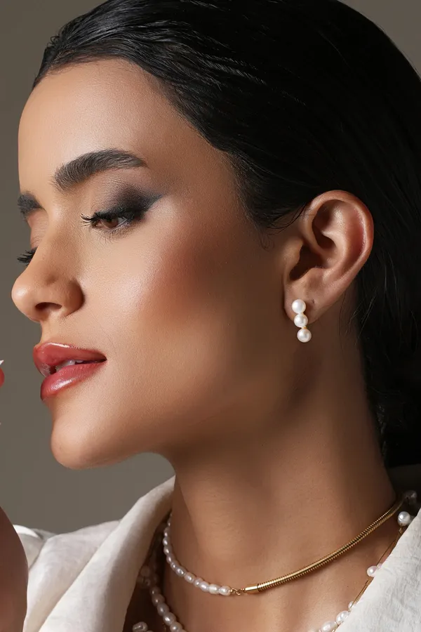 Chic_Studs_Earrings_Golden
