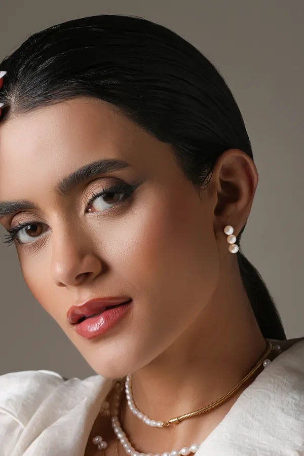 Chic_Studs_Earrings_Golden