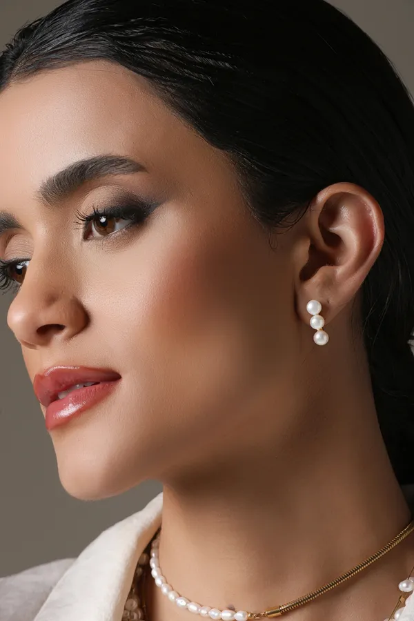 Chic_Studs_Earrings_Golden