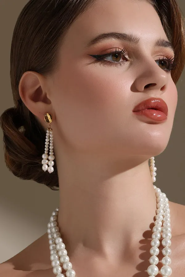 Tassle_Dazzle_Pearl_Earrings_Golden