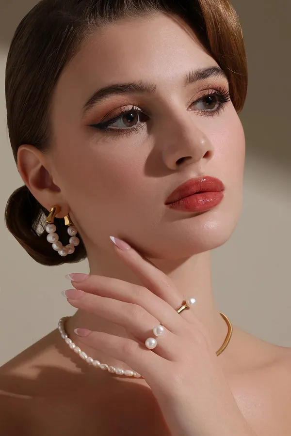 Gold_Accent_Pearl_Earrings_Golden
