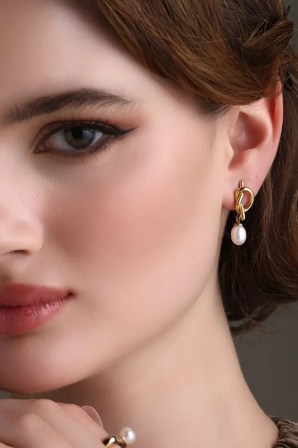 Knot_Sophistication_While_Gold