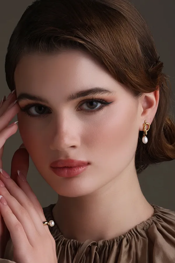 Knot_Sophistication_While_Gold
