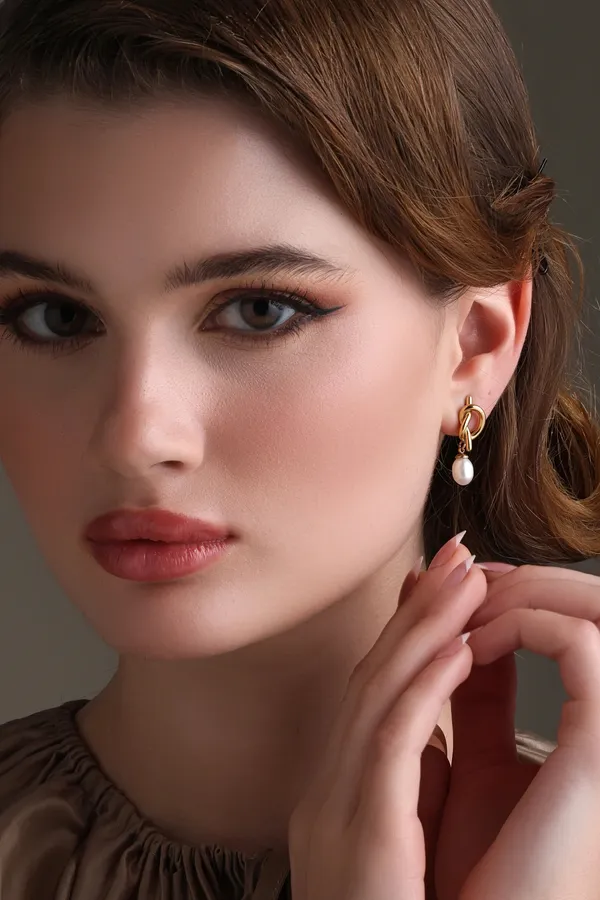 Knot_Sophistication_While_Gold