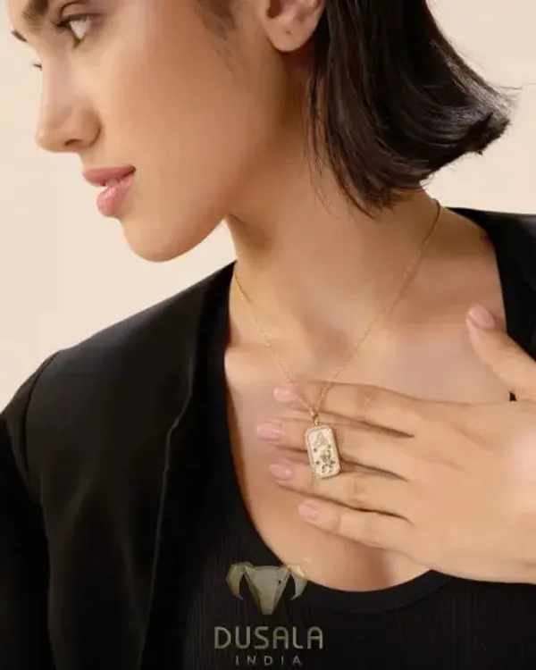 Leo_Zodiac_Pendant_18k_Gold_Plating_Colour_Necklace_Golden